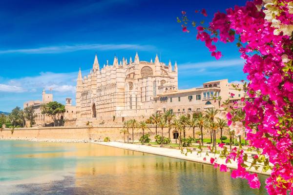 ¿Dónde viajar en España en enero? Descubre estos lugares con encanto - Palma de Mallorca