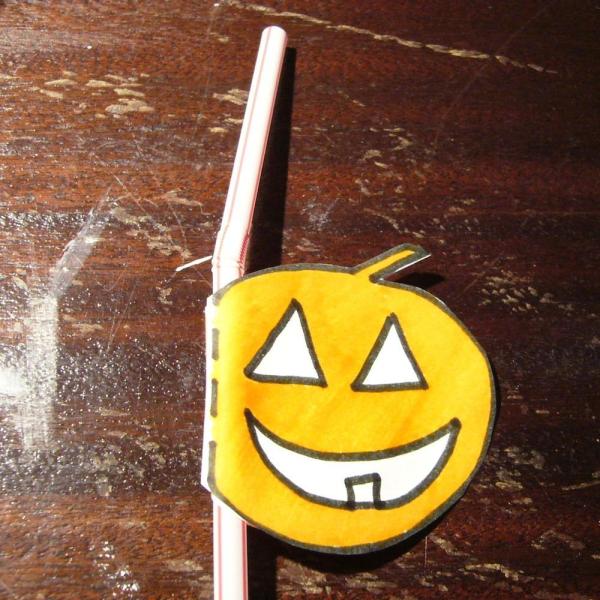 Cómo hacer pajitas para Halloween - Paso 5
