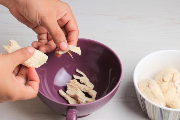 Cómo hacer rajas con crema y pollo - Paso 4
