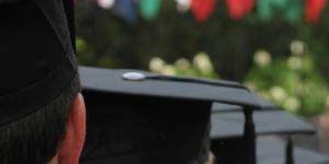 Cómo vestirme para mi graduación universitaria