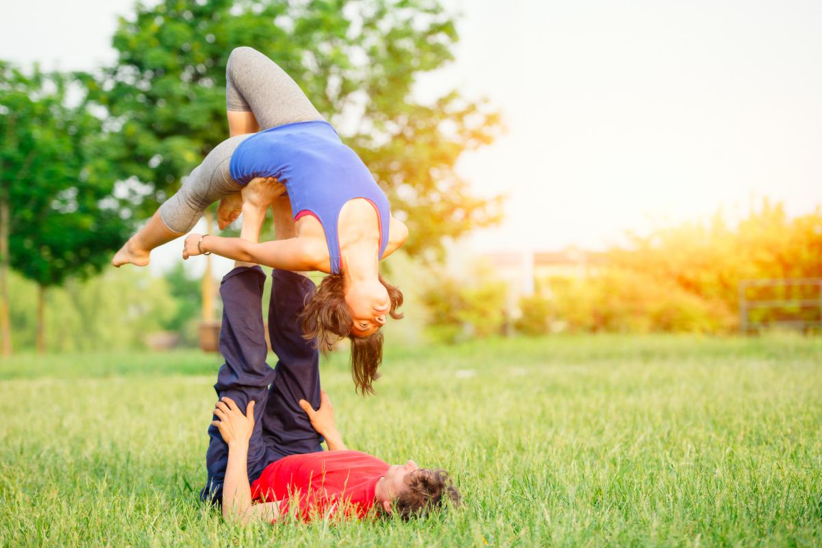 Posturas de acroyoga para principiantes