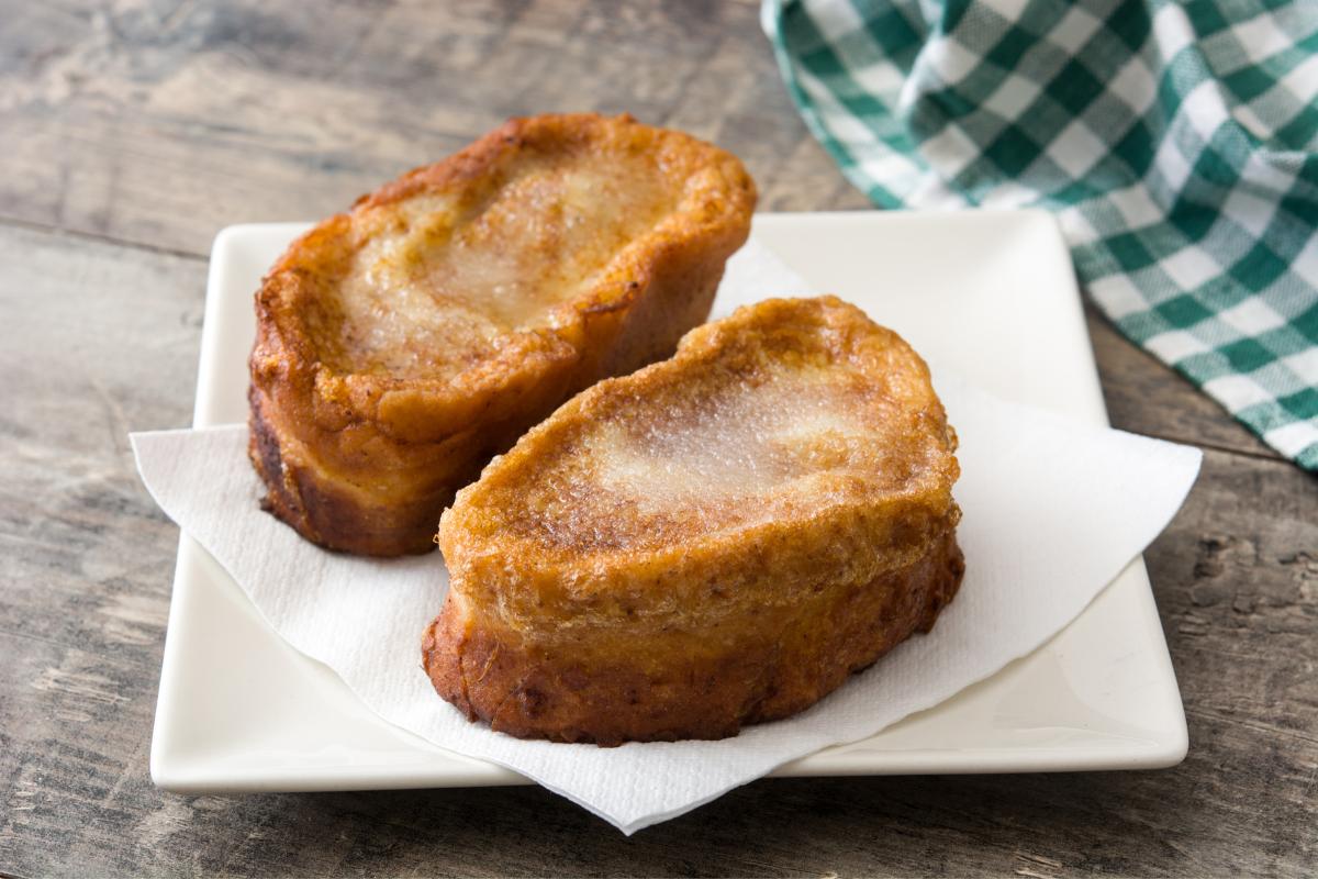 Torrijas de nata esponjosas: receta fácil de la abuela