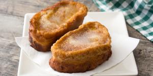 Torrijas de nata esponjosas: receta fácil de la abuela