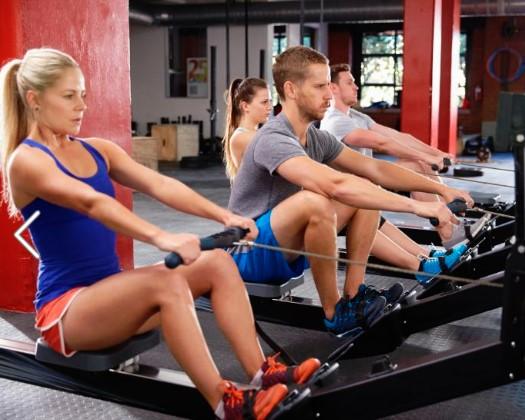 4 ejercicios de cardio para quemar grasa abdominal - Remo: el ejercicio quemagrasa por excelencia