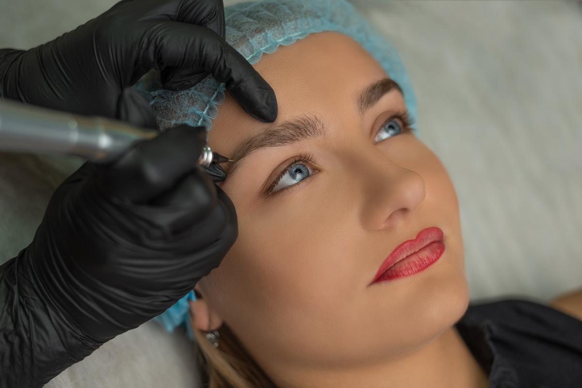 Micropigmentación de cejas: qué es y cuánto dura