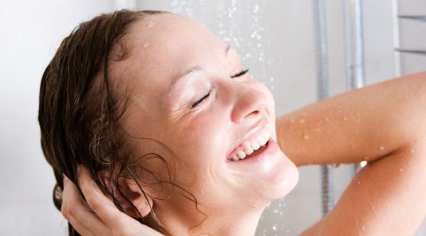 Cómo eliminar la electricidad estática del cuerpo - Una ducha siempre ayuda