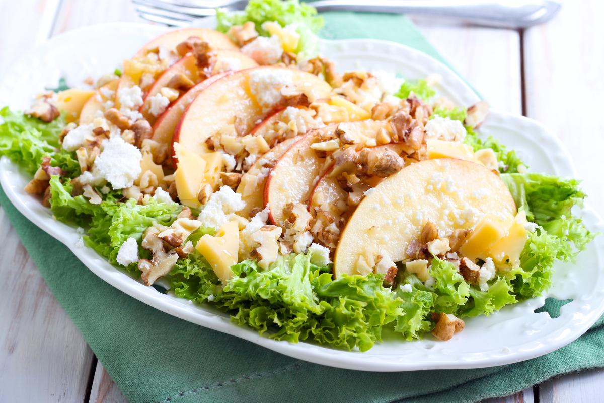 Ensalada de manzana, nueces y queso de cabra: receta fácil y deliciosa Ensalada de manzana, nueces y queso de cabra: receta fácil y deliciosa