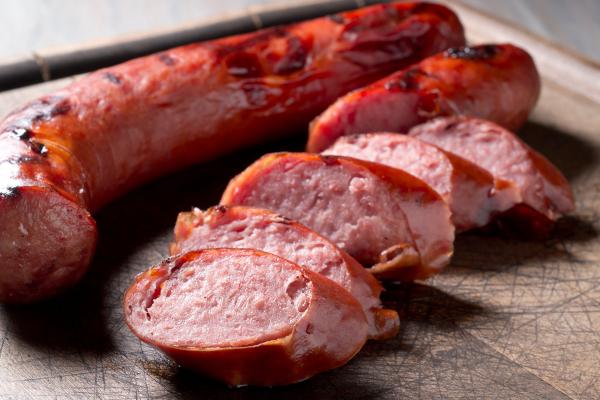 Tipos de salchichas: variedades y usos en la cocina - Salchichas ahumadas