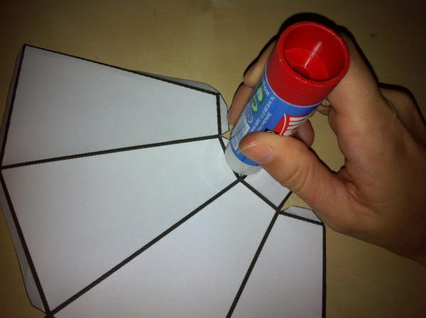 Cómo hacer una pirámide truncada con base cuadrada - Paso 4