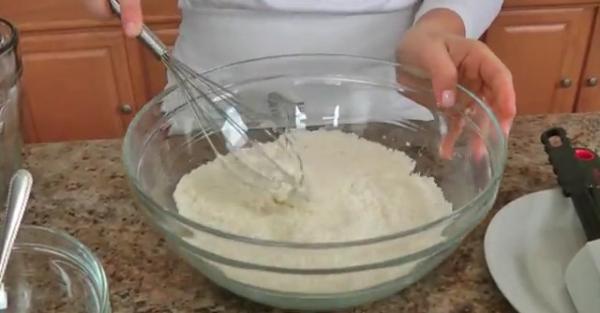 Cómo hacer magdalenas de naranja con chips de chocolate - Paso 1