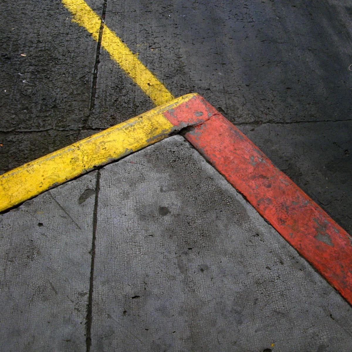 Cómo quitar las manchas de aceite y grasa del suelo