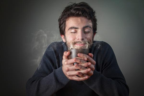 Por qué mi orina huele a café - te lo contamos