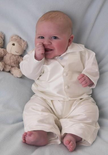 Cómo organizar un bautizo económico - Ropa