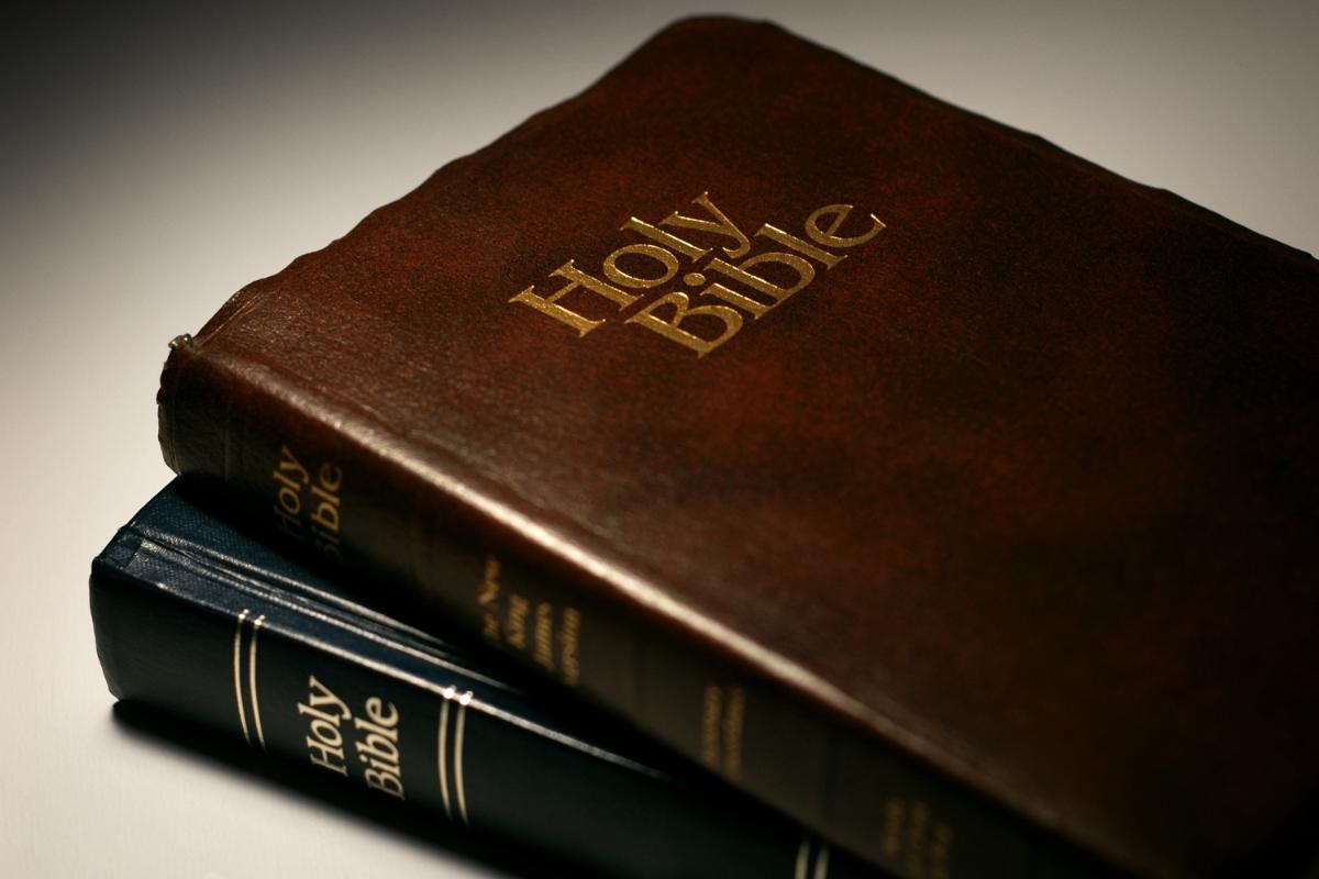 ¿Qué es la Biblia, quién la escribió y cuántos libros tiene?