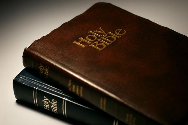 ¿Qué es la Biblia, quién la escribió y cuántos libros tiene?