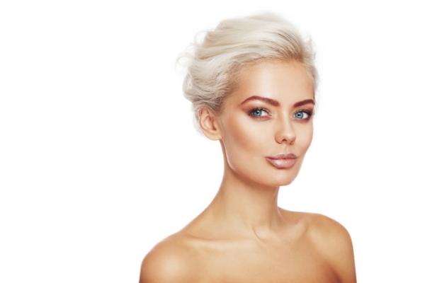 Cómo pasar de pelo teñido a canoso