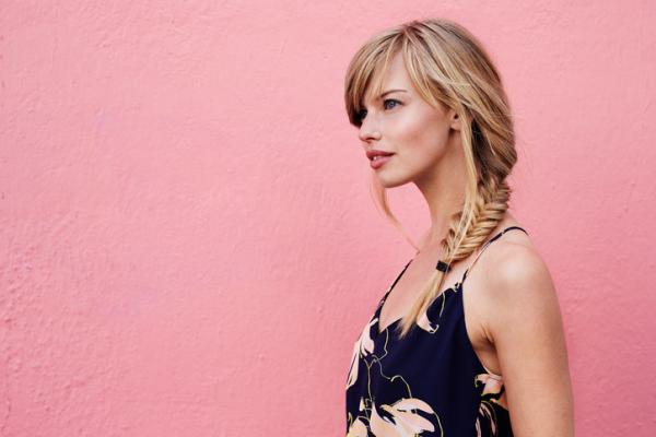 Peinados para vestidos cortos - Peinados para vestido corto de corte asimétrico