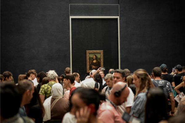 Curiosidades de la Mona Lisa de Leonardo da Vinci que no conocías - Es más pequeña de lo que parece