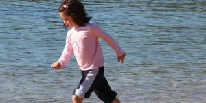 Los beneficios de pasear por la playa