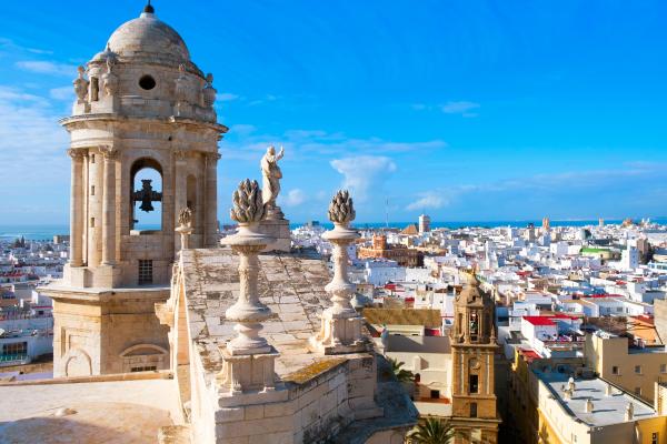 ¿Dónde viajar en febrero por España? Descubre los mejores destinos con encanto - Cádiz