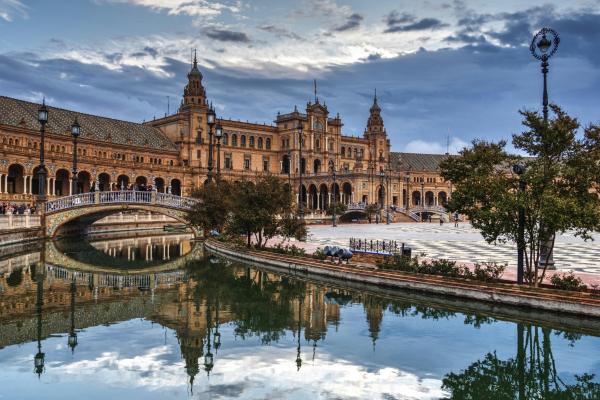 ¿Dónde viajar en febrero por España? Descubre los mejores destinos con encanto - Sevilla