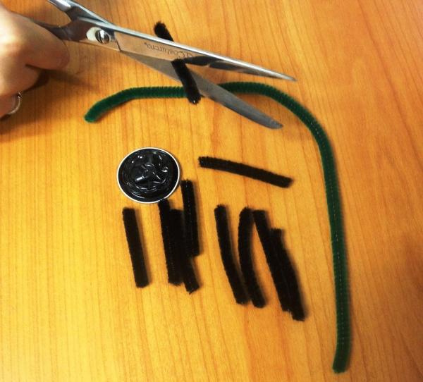 Manualidades para Halloween: arañas con cápsulas de café - Paso 2