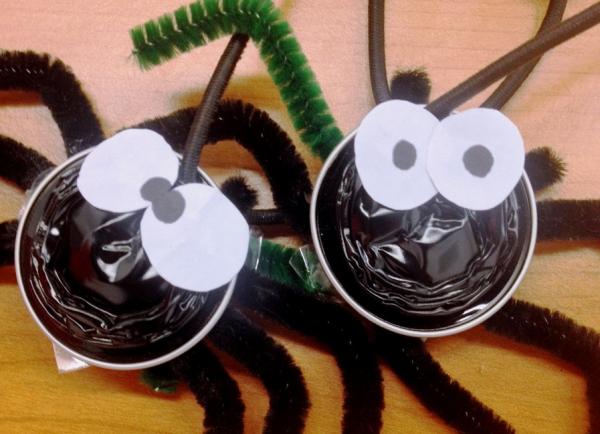 Manualidades para Halloween: arañas con cápsulas de café - Paso 5