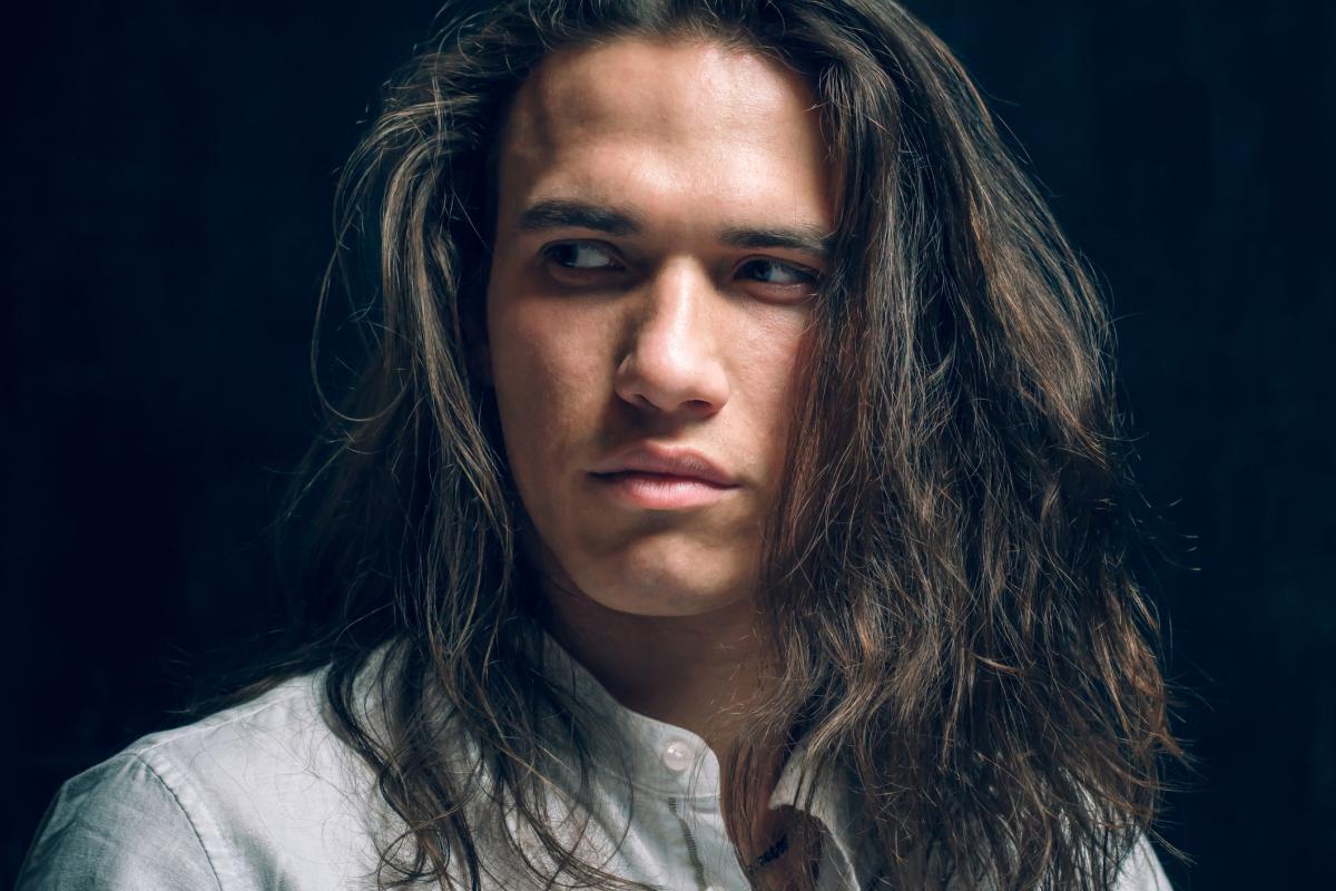 Cómo hacer crecer el pelo de hombre