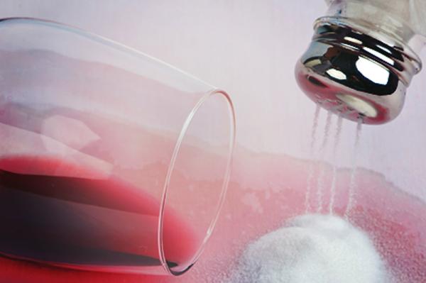 Cómo quitar manchas de vino tinto - Cómo quitar una mancha de vino tinto con sal