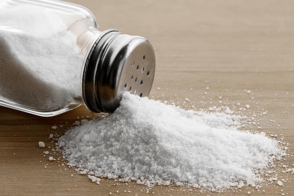 Por qué tengo las manos hinchadas al despertar y qué puedo hacer para evitarlo - Consumo excesivo de sal