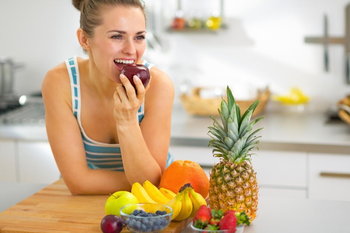 ¿Cenar fruta engorda?