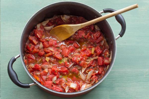 Cómo hacer un guiso de sepia con patatas y guisantes: la receta de la abuela - Paso 2