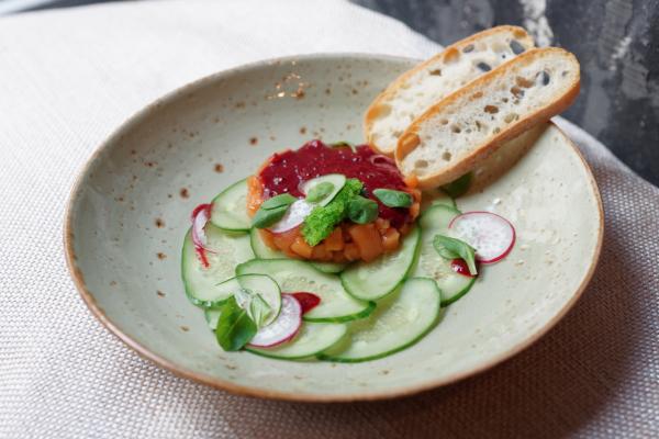 Ideas de cenas de verano - Tartar de salmón con pepino