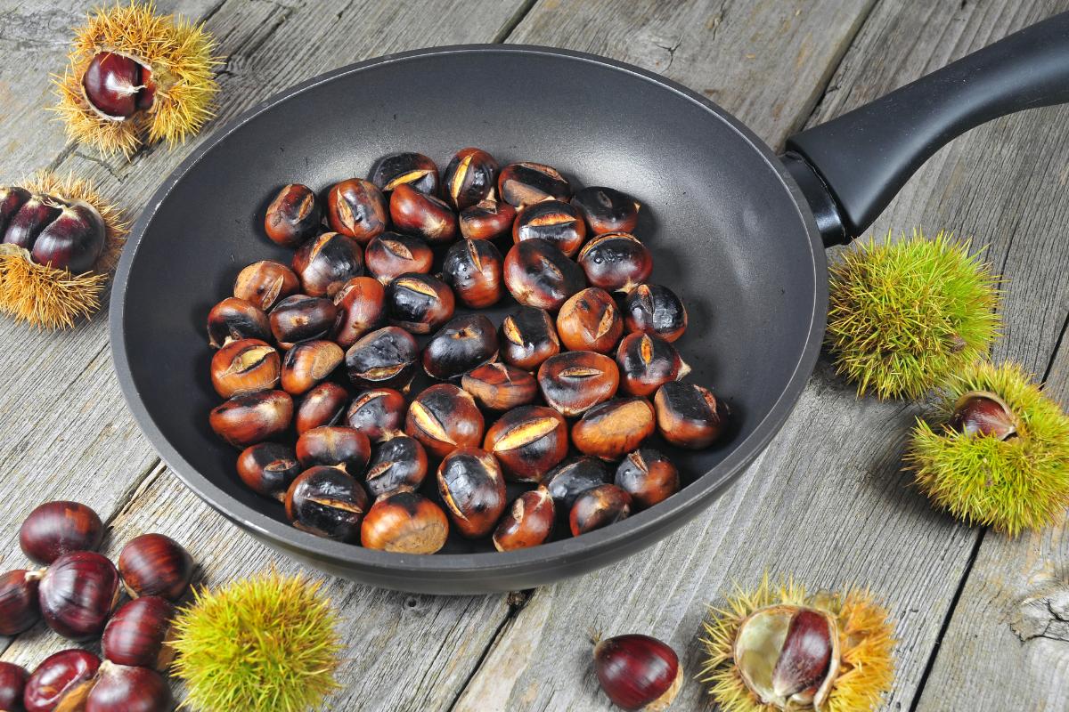 Cómo hacer castañas asadas en sartén