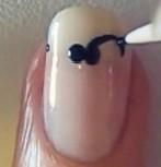 Cómo pintar bigotes en las uñas - Paso 4