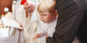 Cómo escoger a los padrinos de bautizo