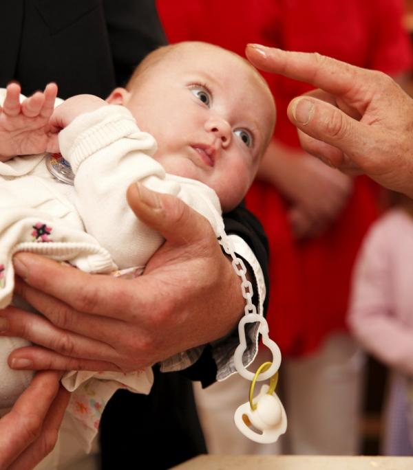 Cómo escoger a los padrinos de bautizo - Paso 3
