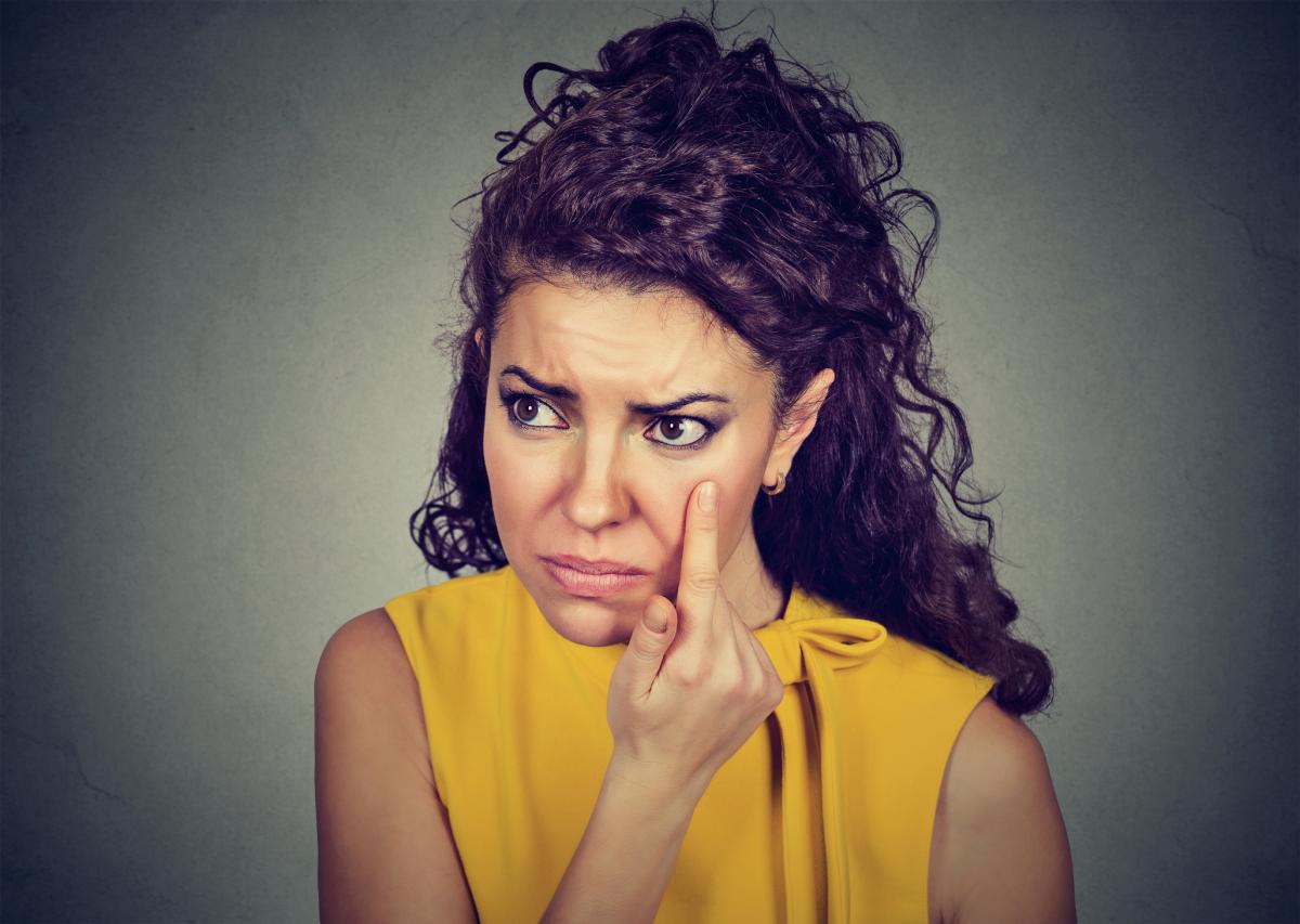 Cómo eliminar las bolsas de los ojos