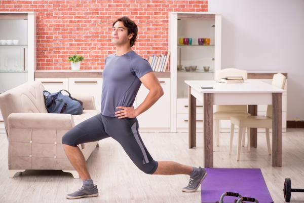 Ejercicios de tren inferior en casa - Zancada fija