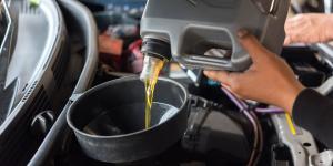 ¿Cada cuánto hay que cambiar el aceite del coche?