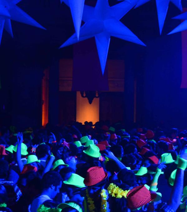 Cómo hacer una fiesta flúor