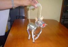 Cómo hacer un perrito con materiales reciclados