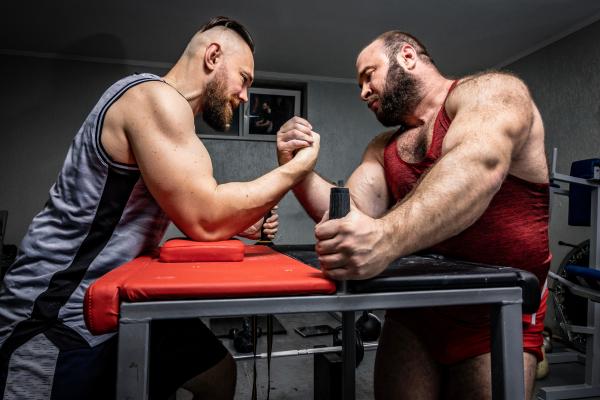 Los deportes de fuerza más populares en el mundo - Pulsear