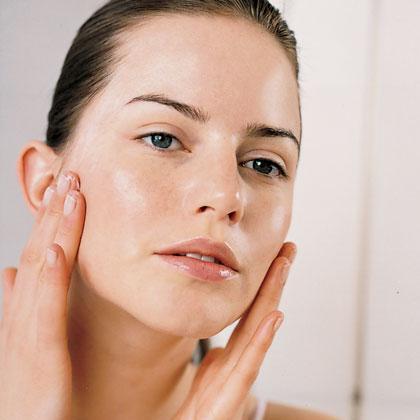 Cómo elegir una crema para piel grasa - Paso 1