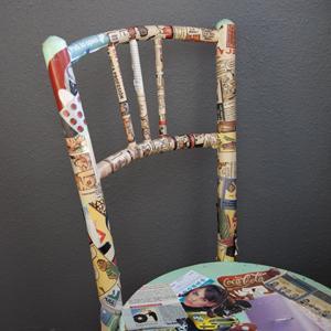 Cómo forrar una silla con cómics