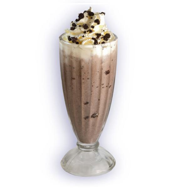 batido de chocolate con nata montada y sirope de chocolate