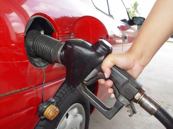 Qué hacer si el coche huele a gasolina