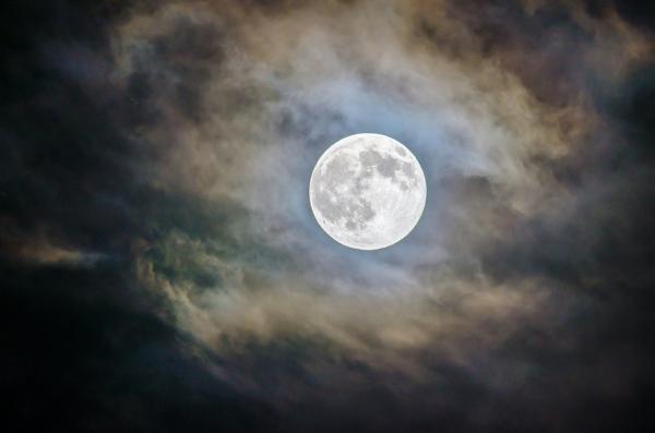 Por qué vemos la Luna de diferentes tamaños - La distancia entre la Tierra y la Luna y su tamaño aparente