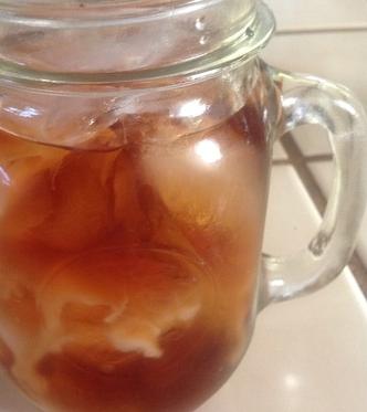 Cómo hacer café con hielo concentrado