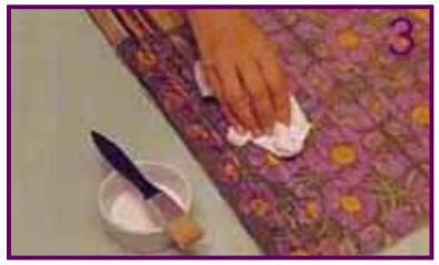 Cómo decorar una cortina de junco - Paso 3